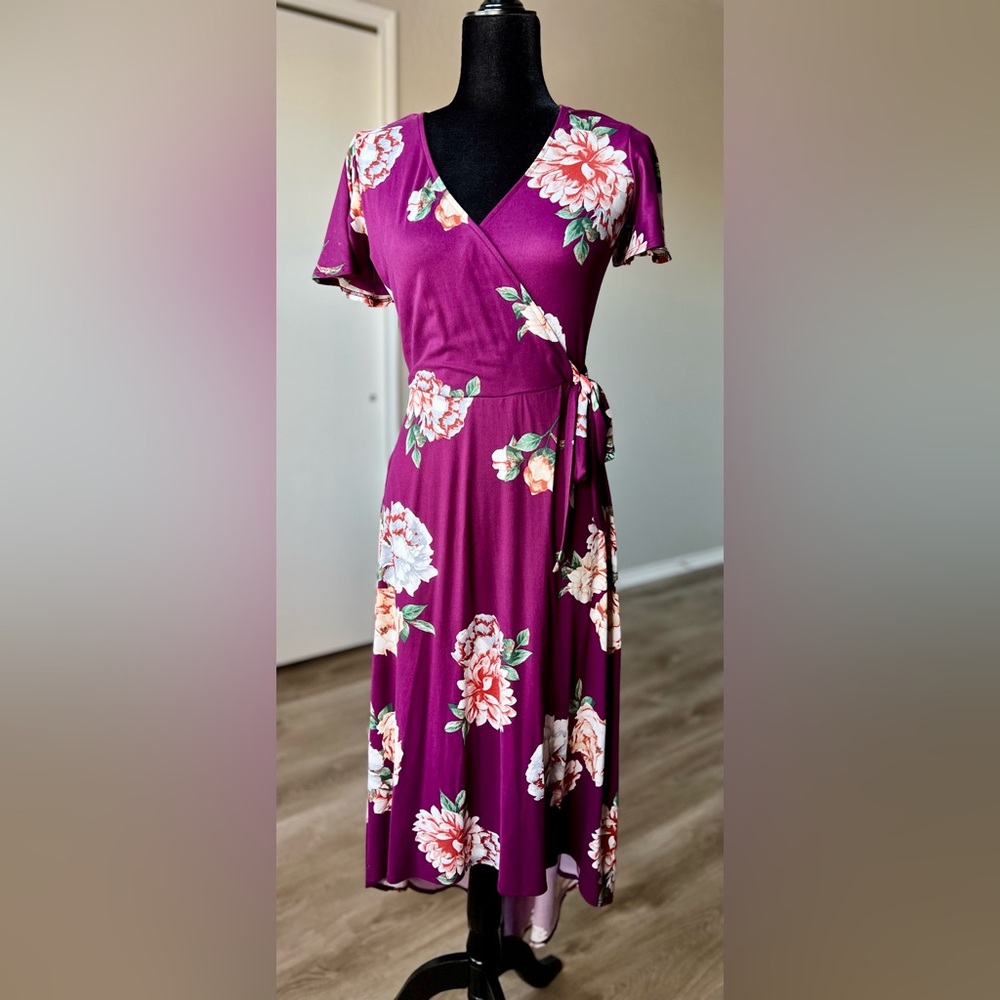 Elegant Floral Midi Dress in Purple